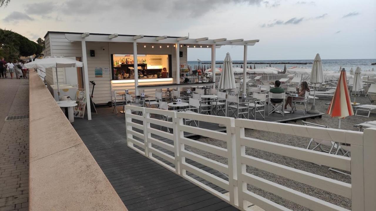 Hotel Fortuna San Bartolomeo Al Mare Bagian luar foto