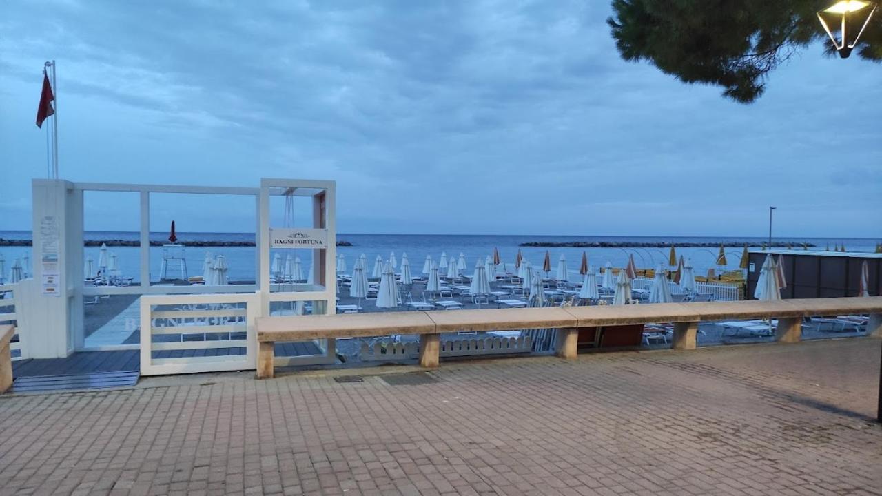 Hotel Fortuna San Bartolomeo Al Mare Bagian luar foto