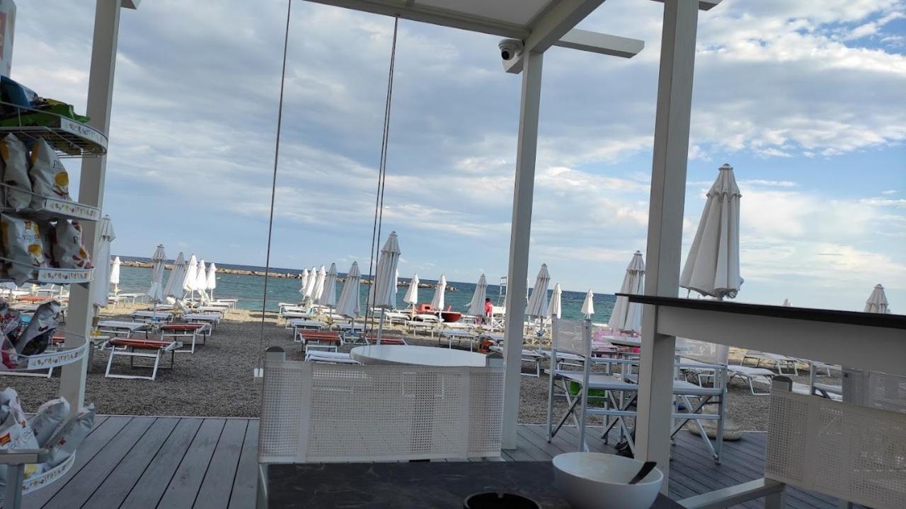 Hotel Fortuna San Bartolomeo Al Mare Bagian luar foto
