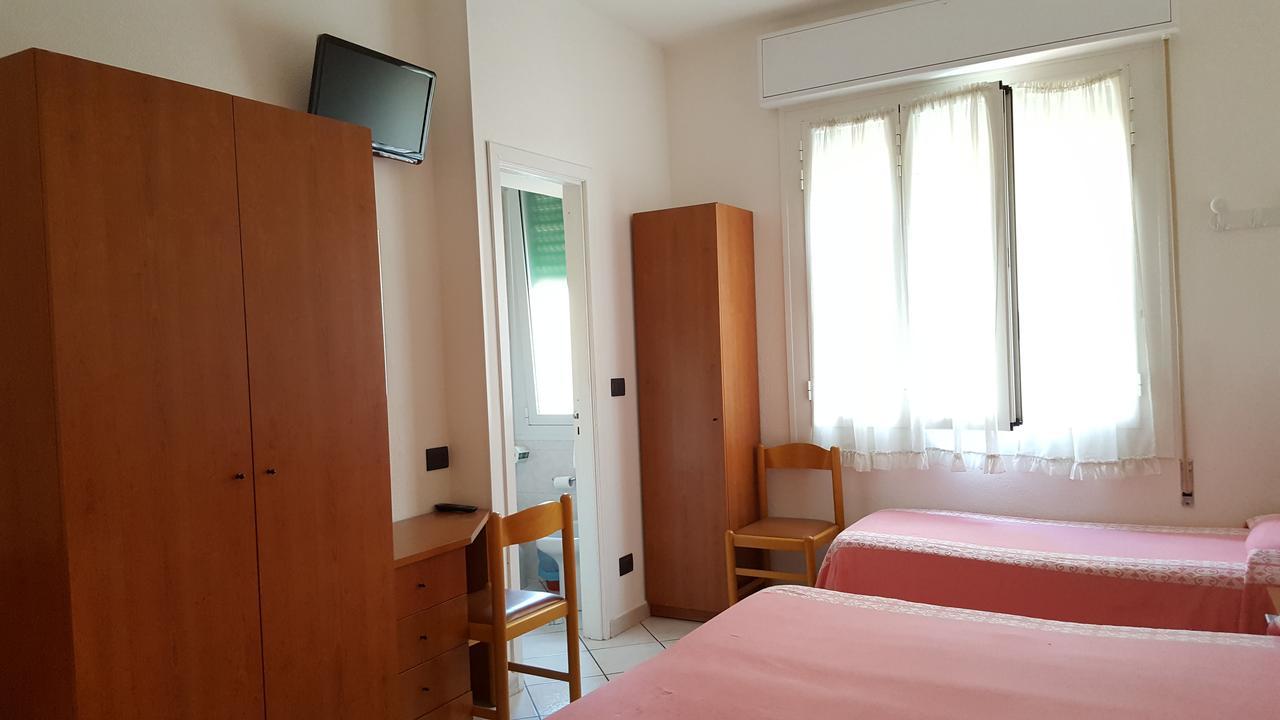 Hotel Fortuna San Bartolomeo Al Mare Bagian luar foto