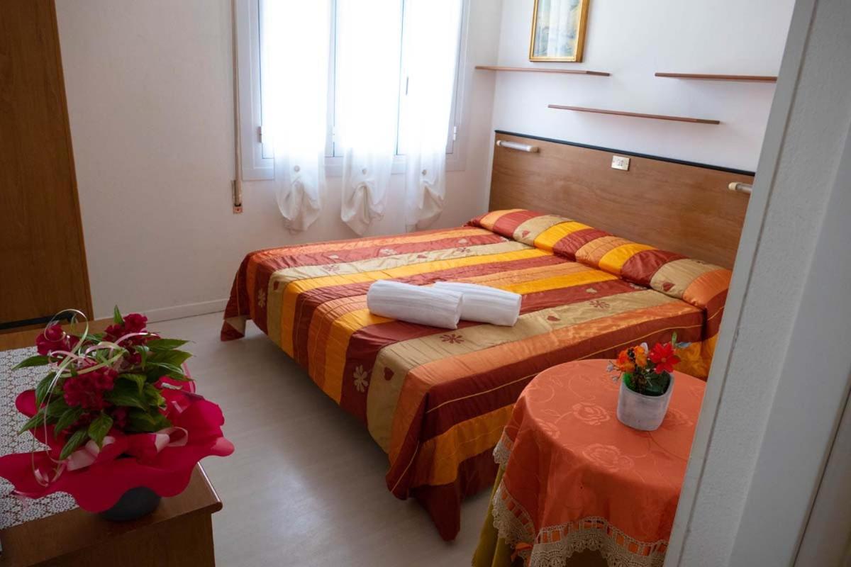 Hotel Fortuna San Bartolomeo Al Mare Bagian luar foto