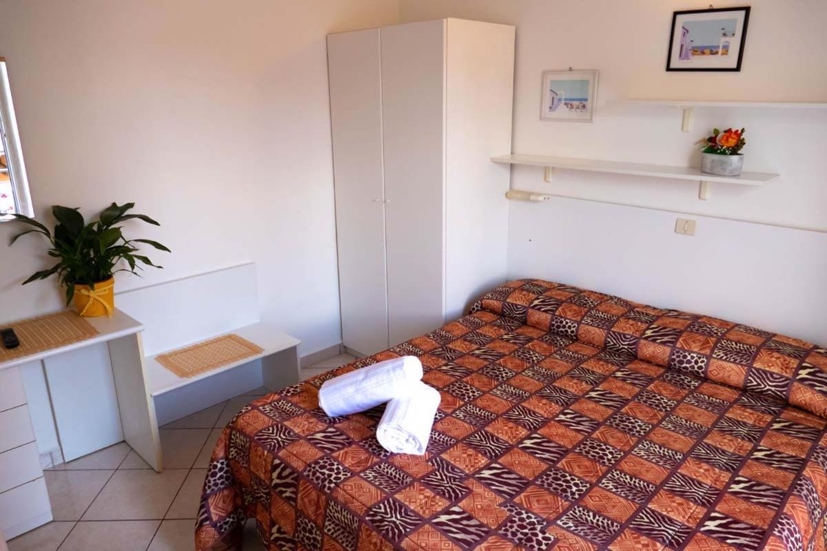 Hotel Fortuna San Bartolomeo Al Mare Bagian luar foto