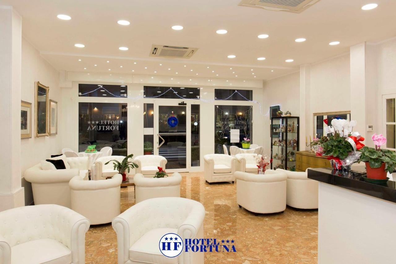 Hotel Fortuna San Bartolomeo Al Mare Bagian luar foto